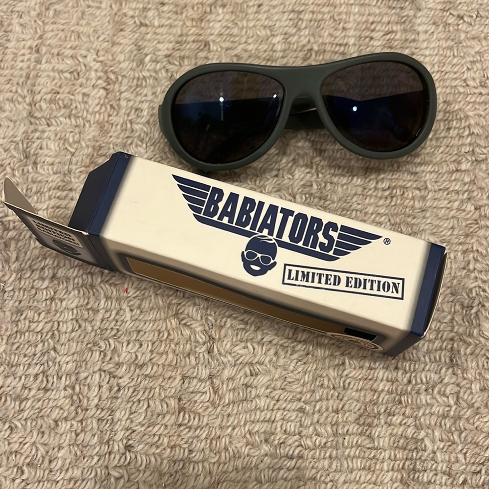 Babiators Gray